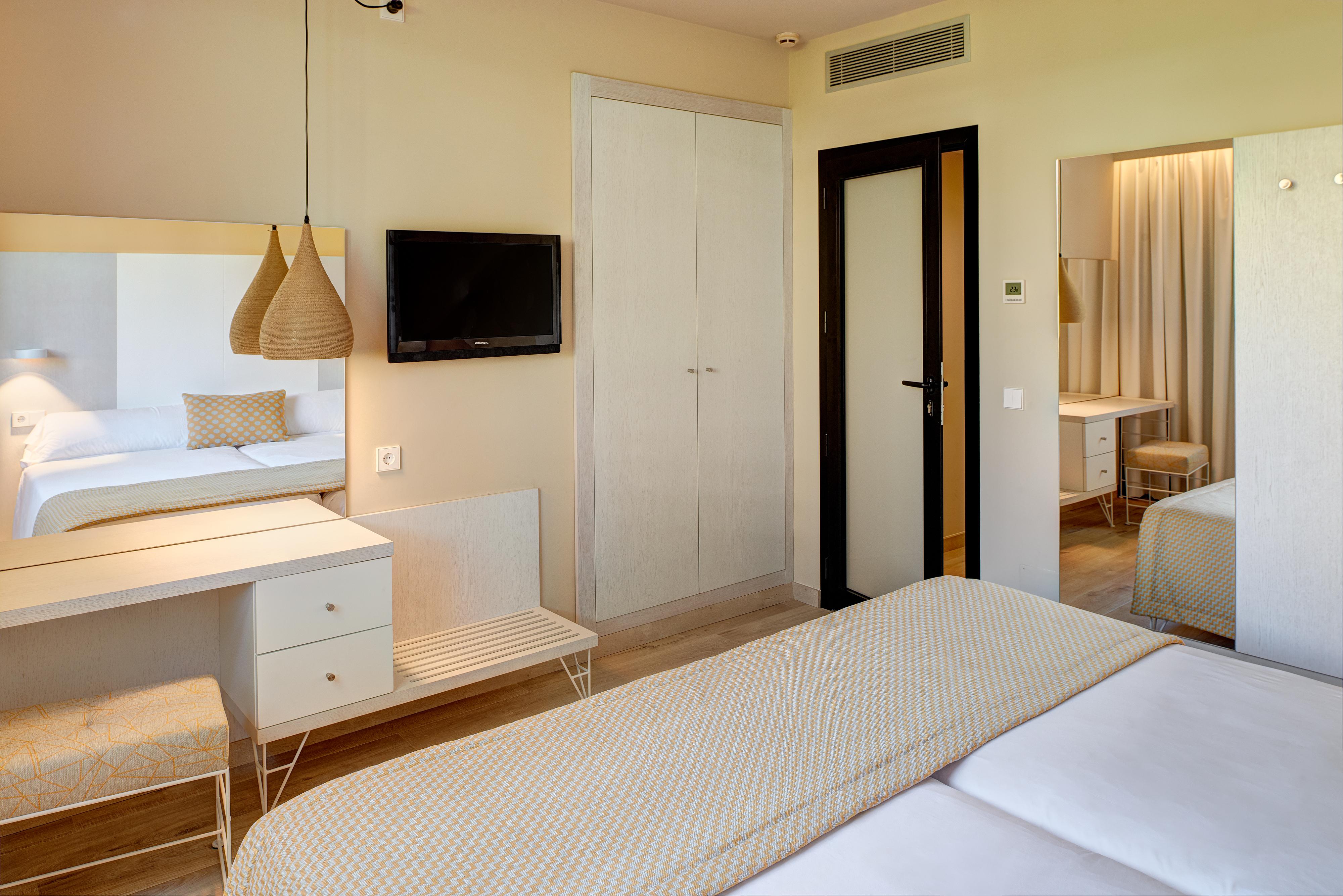 Protur Vista Badia Hotel Sa Coma  Ngoại thất bức ảnh